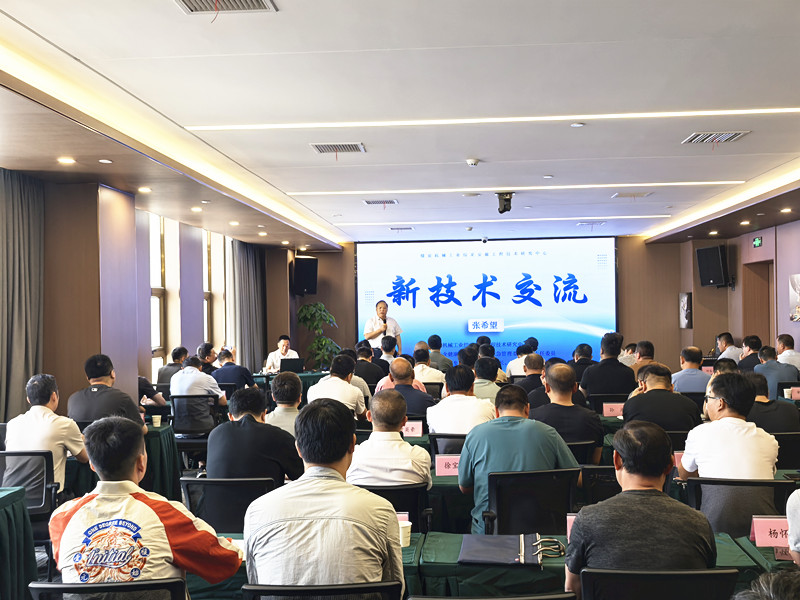 張希望主任在新疆煤礦安全監(jiān)察局舉辦的專項 培訓班上做專題技術講座
